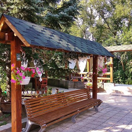 Zabava Guest House Ivano-Frankivsk Extérieur photo